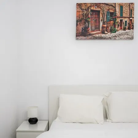 Urban Walls 5c Apartment *