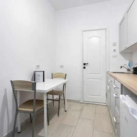 Urban Walls 5c Apartment