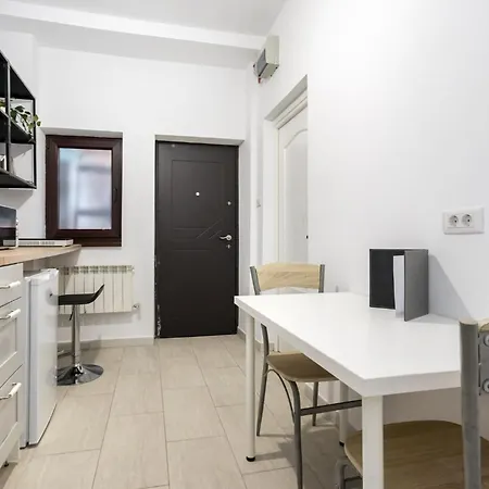 Urban Walls 5c Apartment