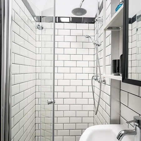 Apartment Urban Walls 5c