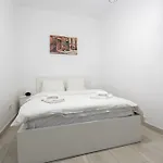 Urban Walls 5c *